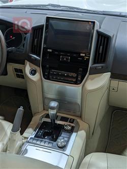 تۆیۆتا لاند کروزەر